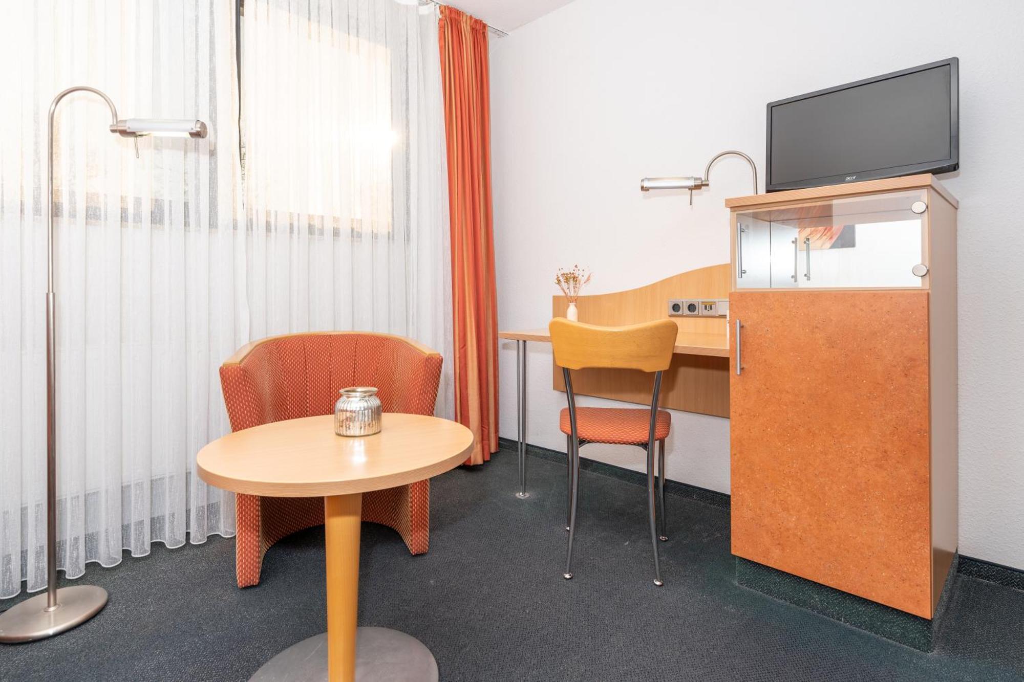 Tespo Hotel Und Sportpark Kaarst Bagian luar foto